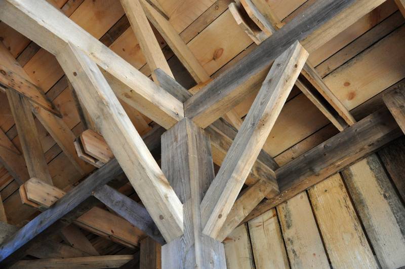Comment renforcer une poutre porteuse en charente maritime ?